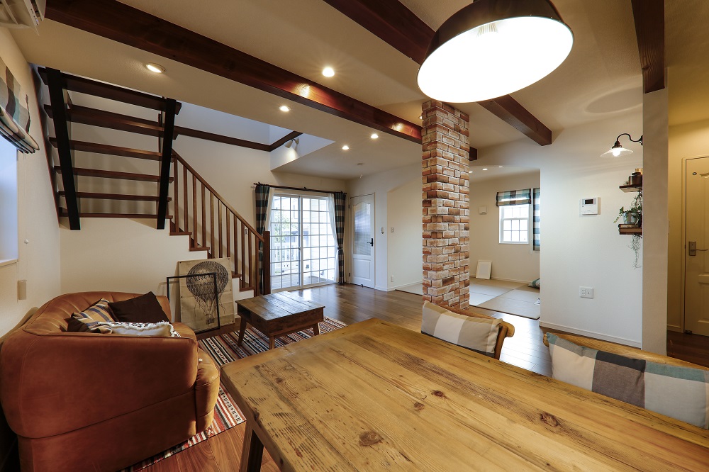 アーリーアメリカンスタイルの食卓