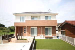 ツートンカラーの総二階外観