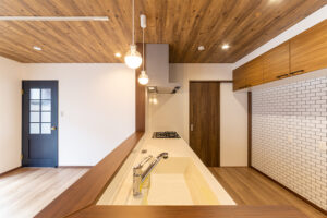 家事動線の良い対面キッチン