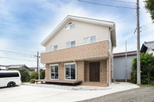 ナチュラルモダンの二階建て外観