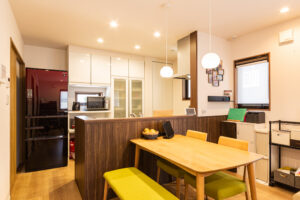 カウンターキッチンのダイニング