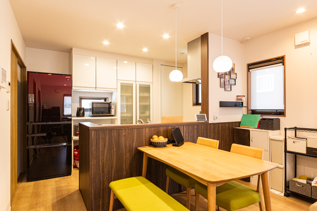 カウンターキッチンのダイニング