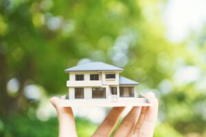 注文住宅の購入を検討している人の画像